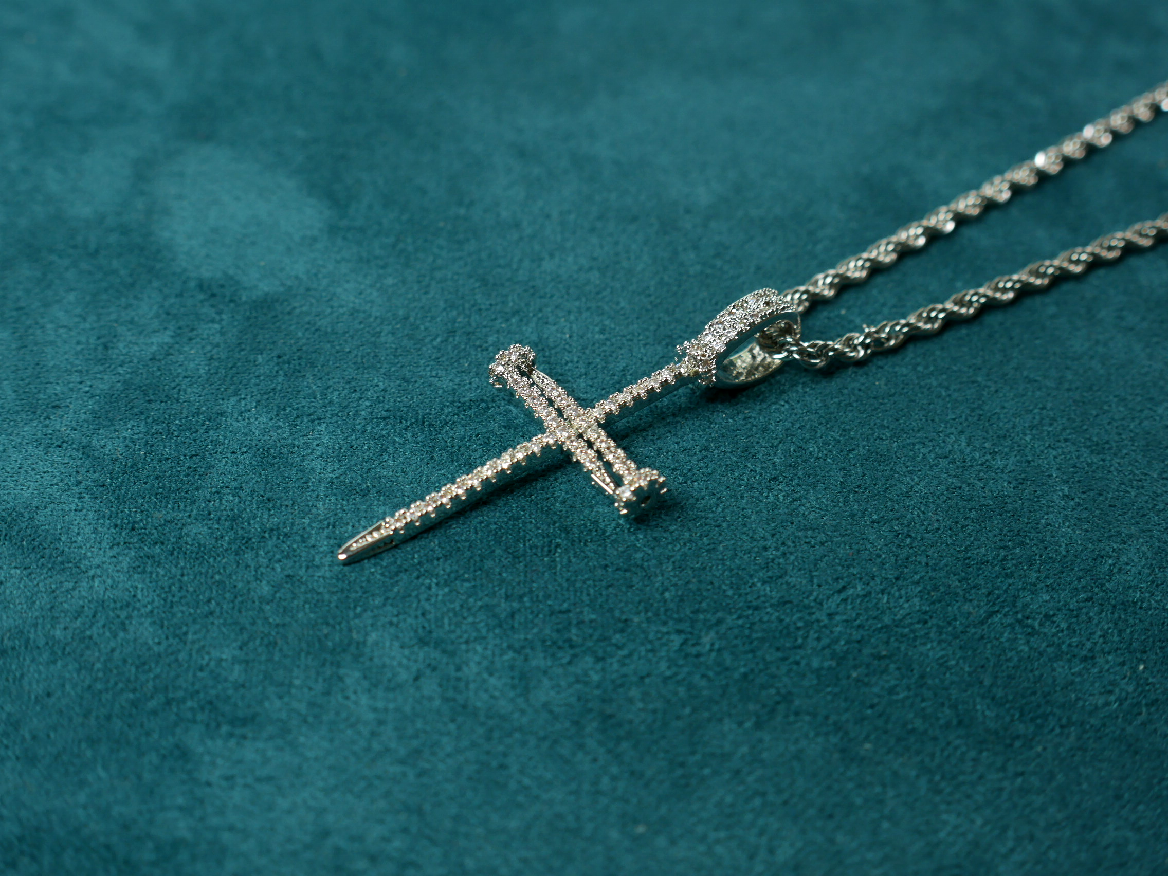 Iced Nail Cross Pendant Araien
