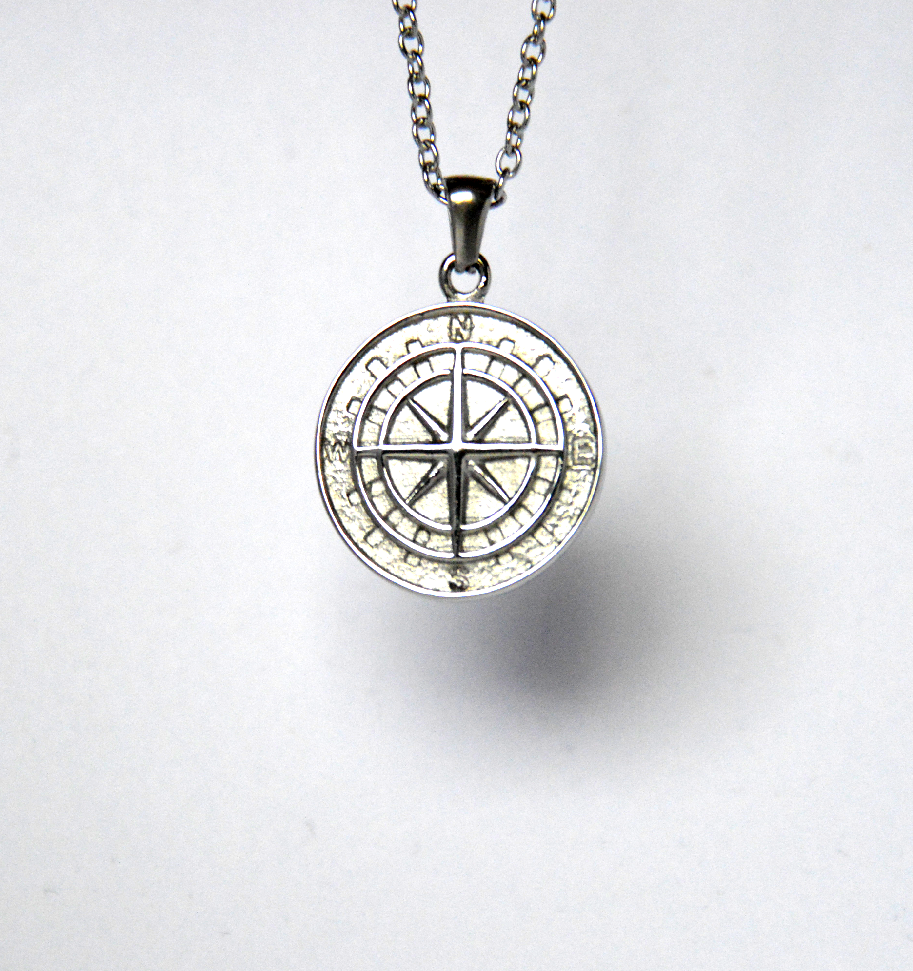 Silver Compass Pendant – Araien
